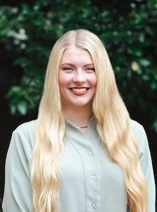 Lizzie Riles headshot.