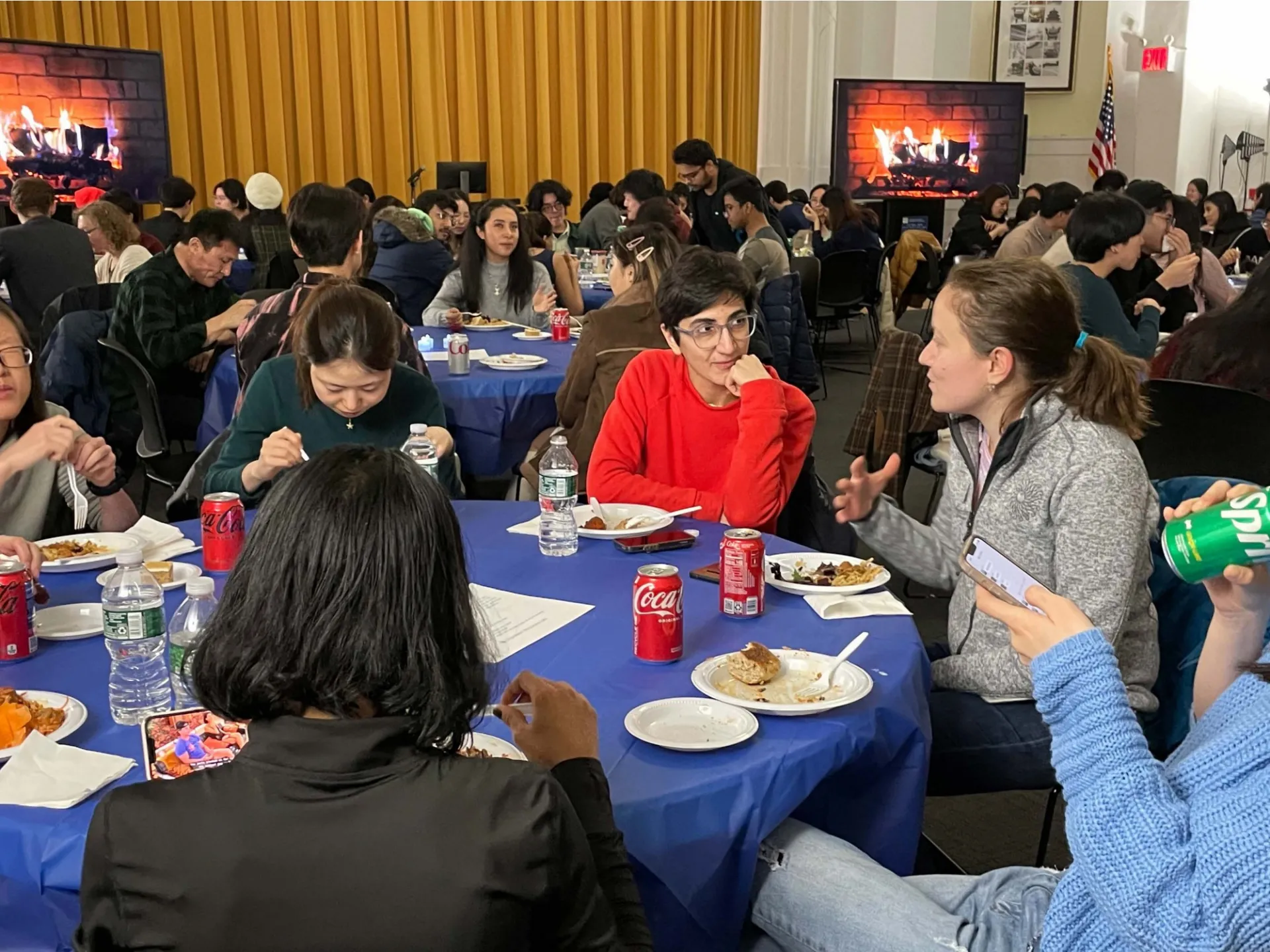 Hundreds of students enjoying dinner in the Earl Hall Auditorium. 