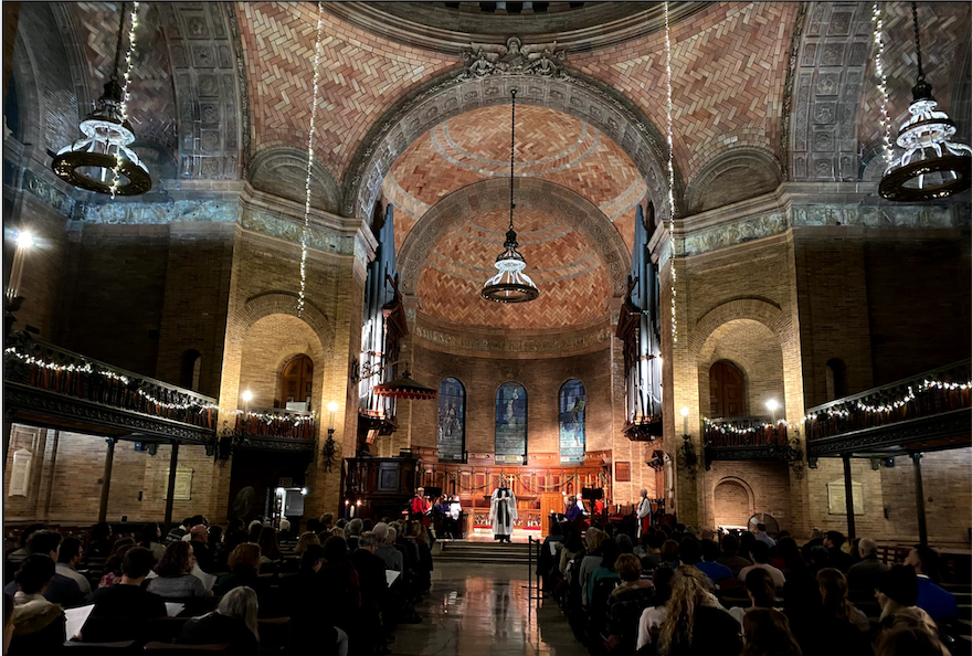 Students, staff and community members in St. Paul's Chapel for lessons and carols. 