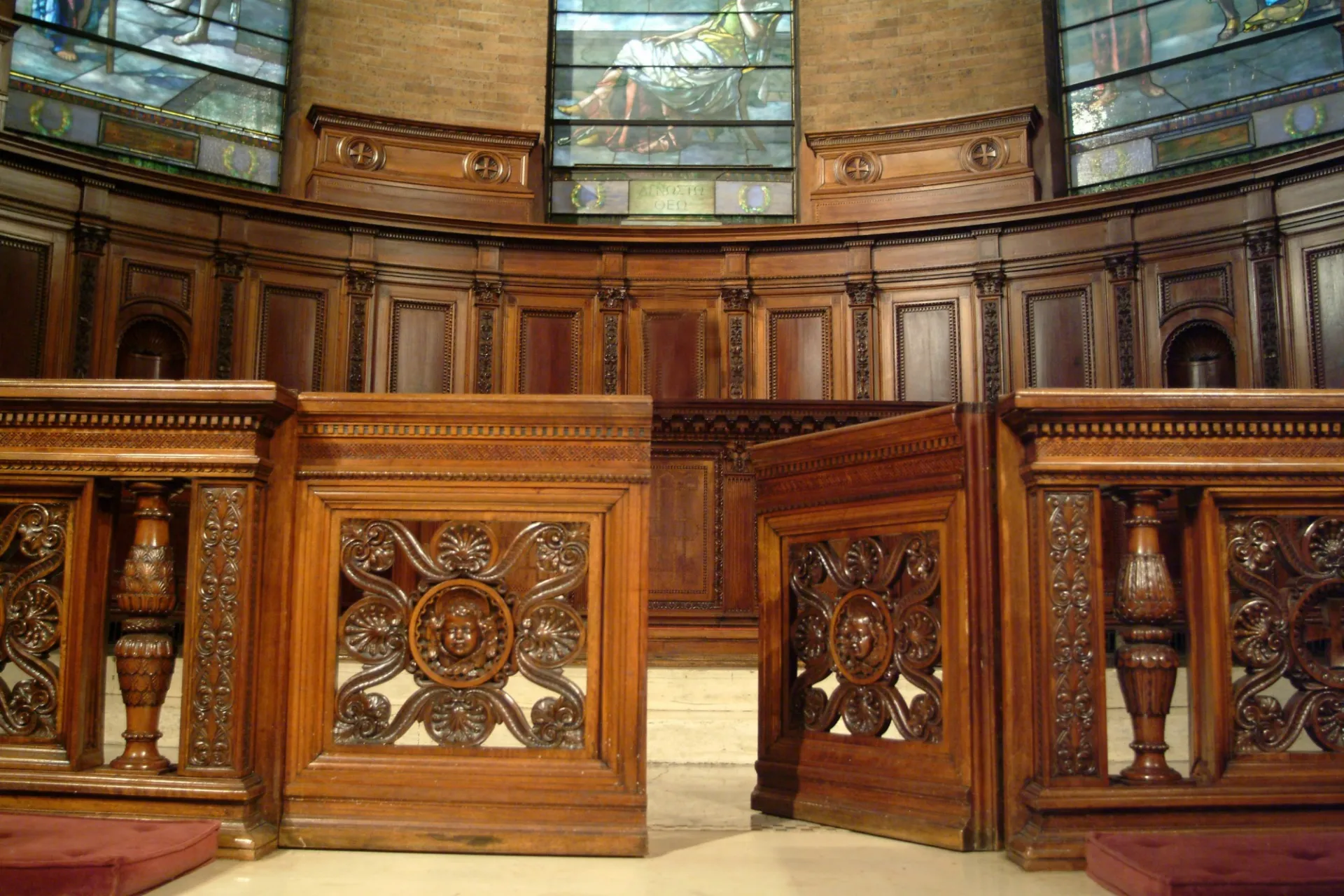 Chapel apse without cross.